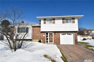 20 Alan Crest Dr, Hicksville NY  11801-6402 exterior