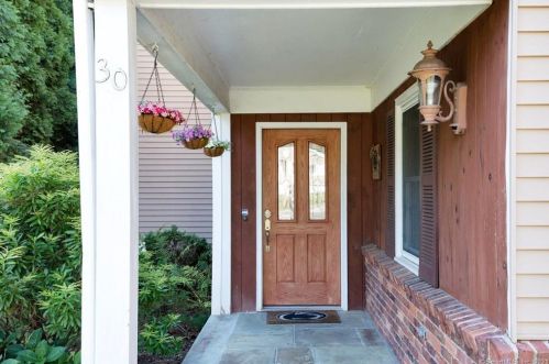 30 Pine Hill Ter, Stamford, CT 06903-4929