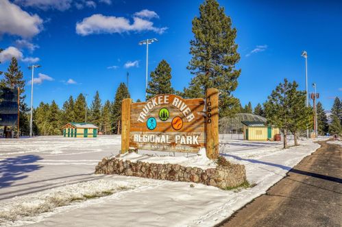 10207 Palisades Dr, Truckee CA  96161-1995 exterior