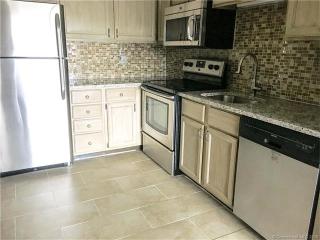 131 Peddlers Dr, Branford, CT 06405-5822