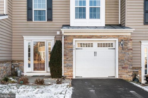 246 Tall Trees Cir, Downingtown, PA 19335-5372