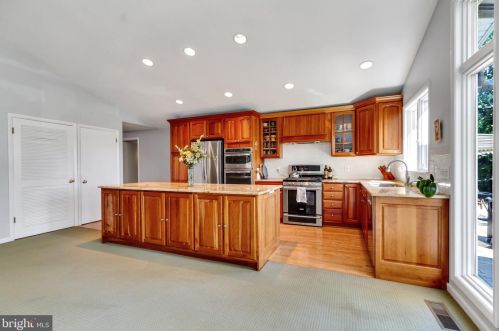 1014 Thomas Ave, Riverton NJ  08077-2321 exterior