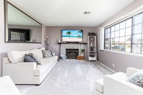 1054 Herzel Ave, Lancaster, CA 93535-4213