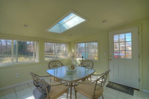 54 Plymouth Ave, Groton, CT 06340-3816