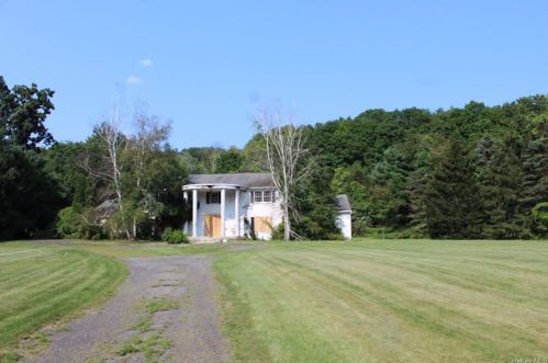 98 Canopus Hollow Rd, Tompkins Corners, NY 10579-1802