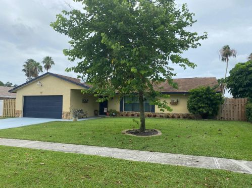 57 Sparrow Dr, West Palm Beach, FL 33411-1625