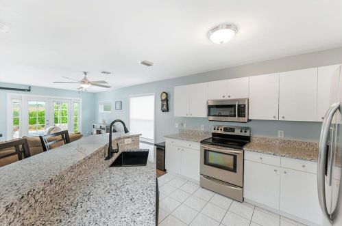 247 Stanhope Cir, Naples FL 34104-0810 exterior