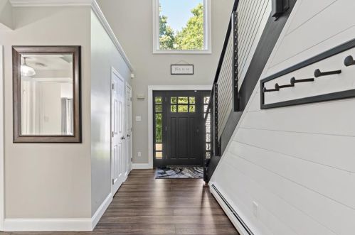 62 Demello Dr, Tiverton RI  02878-2770 exterior