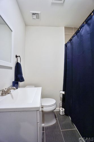 77 Hillside Ave, Woodbridge NJ  07095-3611 exterior