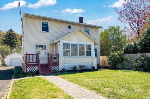 12 Center St, Airmont, NY 10901-6107