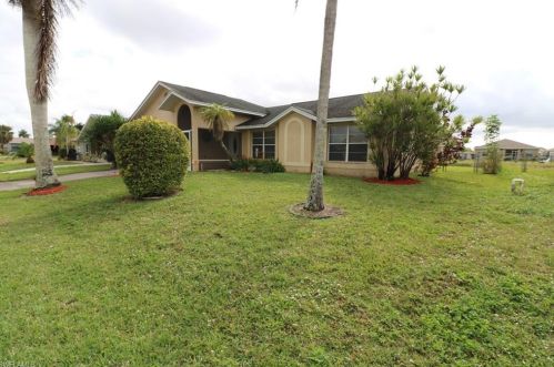 19396 Orchidtree Ct, Lehigh Acres, FL 33936-7325