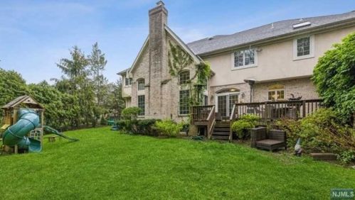 9 Blackledge Ct, Closter NJ  07624-3231 exterior