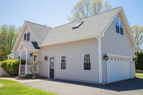 10 James Pl, Plainville, CT 06062-2549