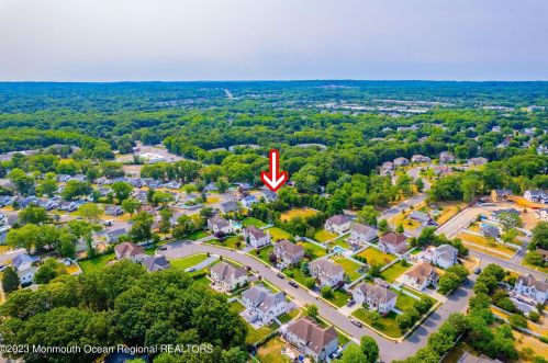 451 Middle Rd, Hazlet NJ  07730-2483 exterior