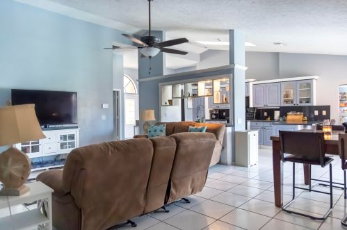 1860 Primrose Ln, West Palm Beach FL  33414-8673 exterior