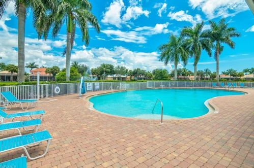14487 Manchester Dr, Naples FL  34114-8630 exterior