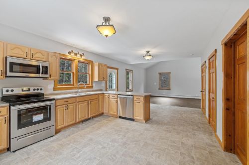 12 Barry Highlands Rd, Danbury NH  03230-4700 exterior