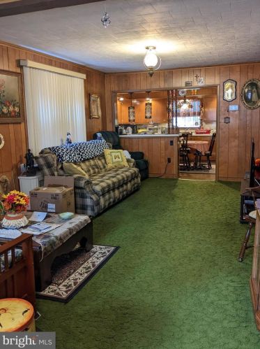 1586 Market St, Primrose, PA 17901-2210