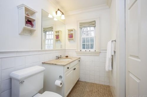 882 Silvermine Rd, New Canaan CT  06840-4332 exterior