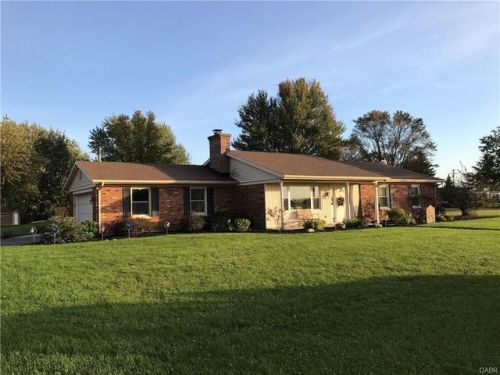 8415 King Arthur Dr, Piqua, OH 45356-9316