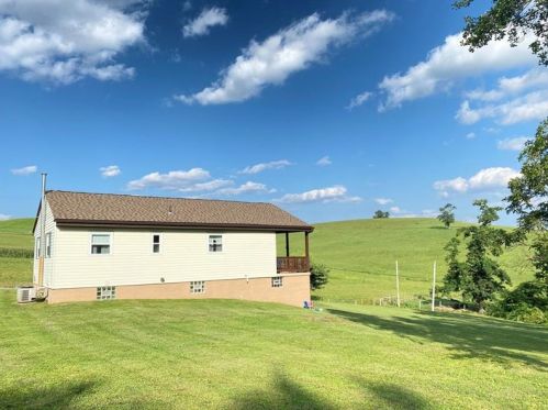 111 Gilmore Rd, Finleyville, PA 15332-3126