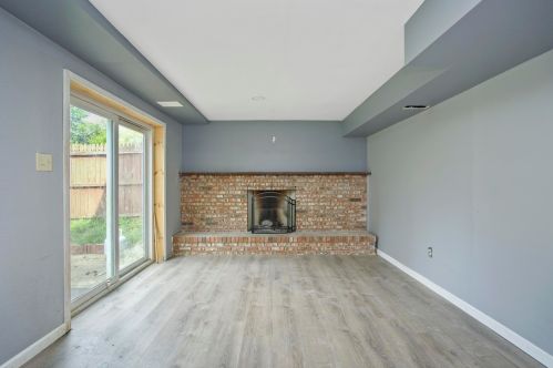 8461 Vlg Dr, Florence KY  41042-8845 exterior