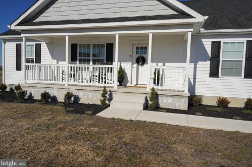 2 Highland Dr, Seaford DE  19973-4827 exterior