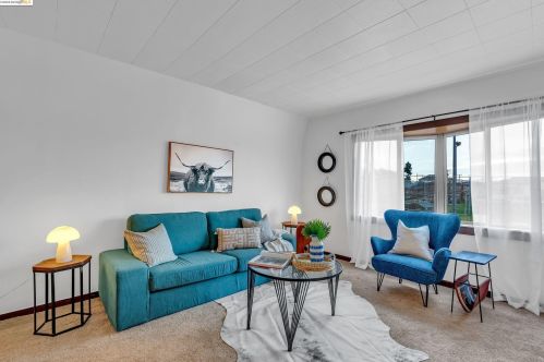 1042 Foothill Blvd, Oakland CA  94606-3016 exterior