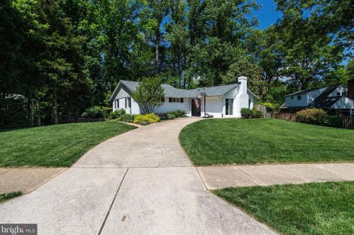 8945 Victoria Rd, Springfield, VA 22151-1136