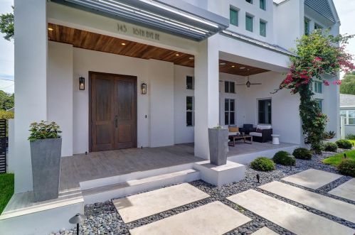 145 16th Ave, Saint Petersburg, FL 33704-4512