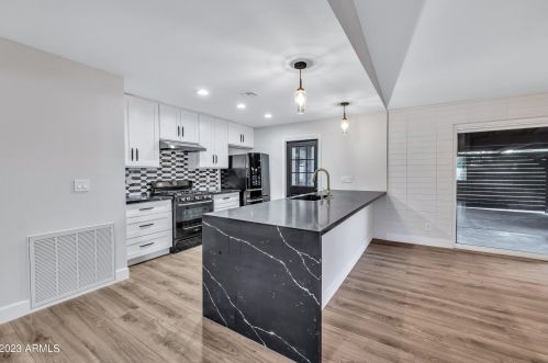 7142 12 St, Phoenix AZ 85022-3801 exterior