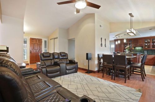 9020 Lismore Dr, Elk Grove CA  95624-2661 exterior