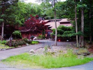 135 Sandlewood Dr, East Stroudsburg PA  18301-6972 exterior