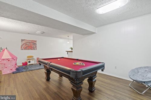 10809 Dayflower Ct, Herndon VA  20191-5109 exterior