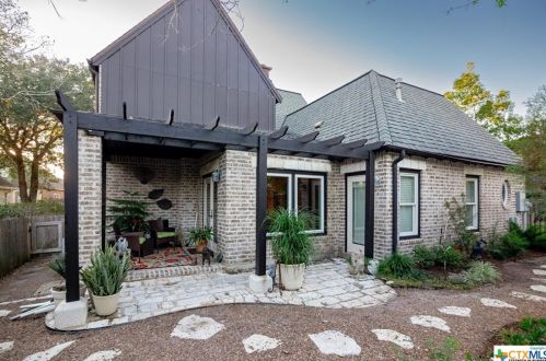6 Cotswold Ln, Victoria TX  77904-1680 exterior