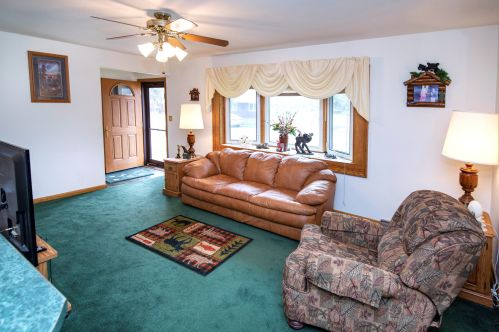 3588 Sunset Dr, Milwaukee, WI 53220-1252