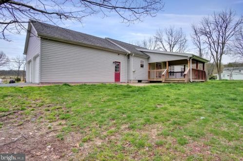 60 Cold Springs Rd, Carlisle PA 17015-9113 exterior