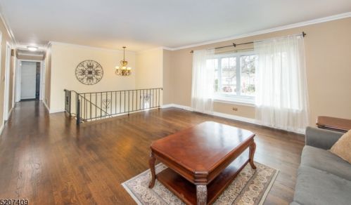 4 Old Farm Rd, Verona, NJ 07044-1726
