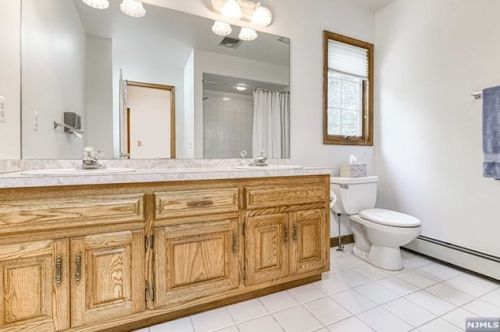 7 Heather Ln, Ridgewood NJ  07452-2835 exterior