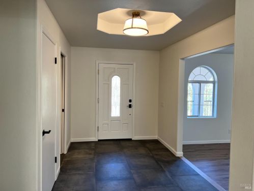 385 Vine St, Vacaville CA  95688-8704 exterior
