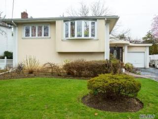 1066 Peninsula Blvd, Woodsburgh, NY 11598-1542