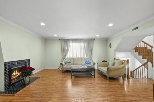 805 Chestnut St, Glendale, CA 91205-1873