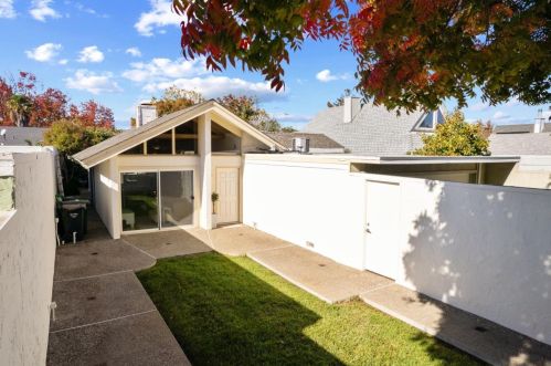 1477 Yukon Dr, Sunnyvale CA  94087-4451 exterior