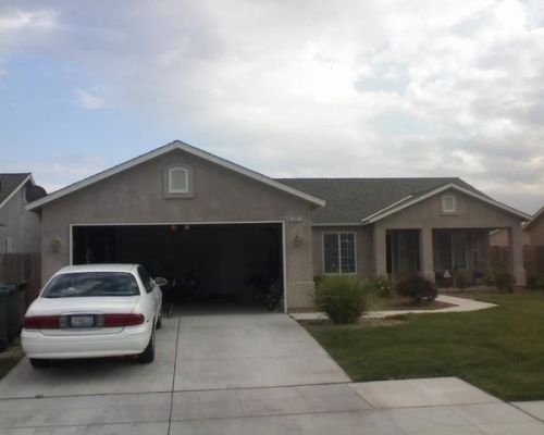 13817 3rd St, Parlier, CA 93648-2850