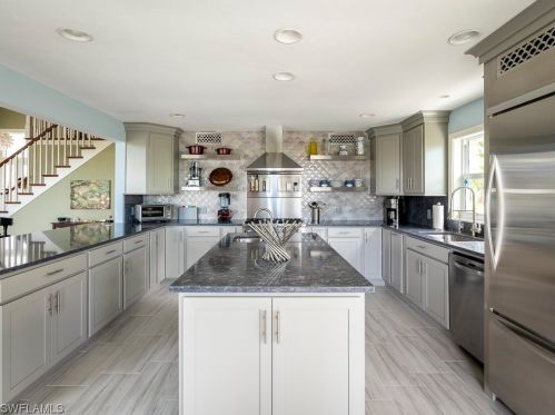 5690 Pne Tree Dr, Sanibel FL 33957-2304 exterior