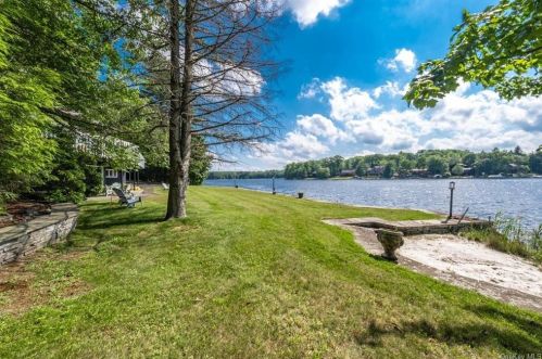 44 Overlook Rd, Rock Hill NY  12775-6208 exterior