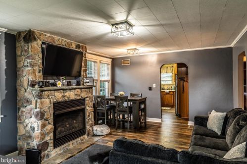 324 Lincoln Ave, West Deptford, NJ 08066-1131
