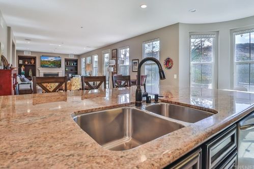 4110 Eagle Flight Dr, Simi Valley CA 93065-0225 exterior