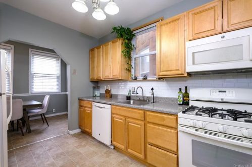 1913 Wallace Ave, Bronx, NY 10462-3208