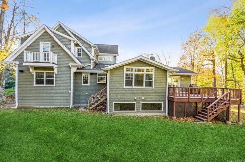 215 Locust Rd, Pleasantville NY  10570-3723 exterior